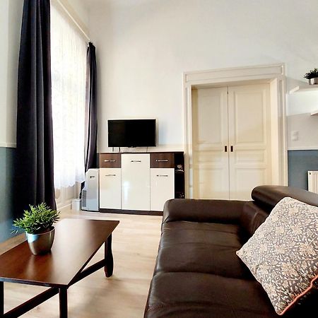 Eoetvoes Apartman Budapest Bagian luar foto