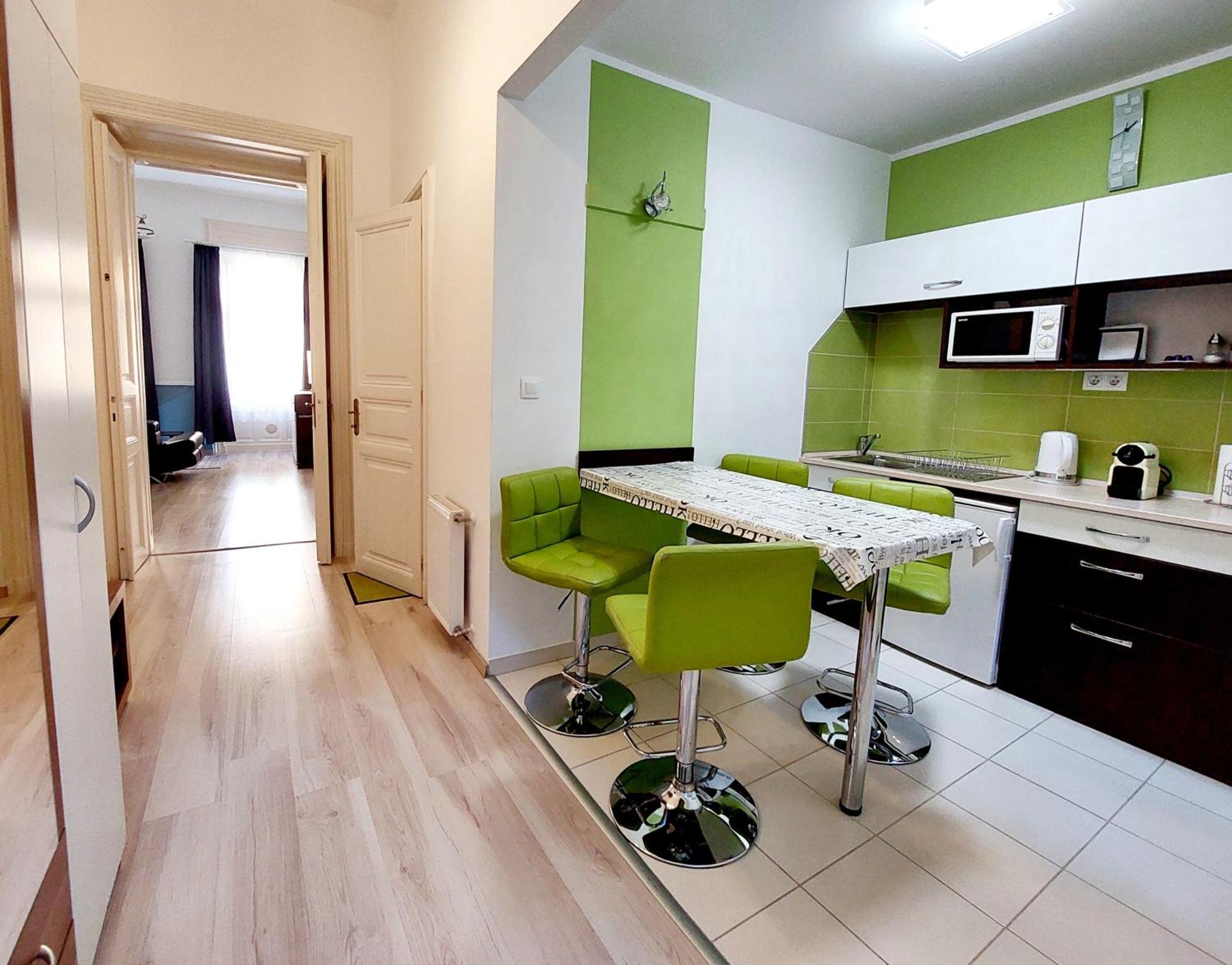 Eoetvoes Apartman Budapest Bagian luar foto