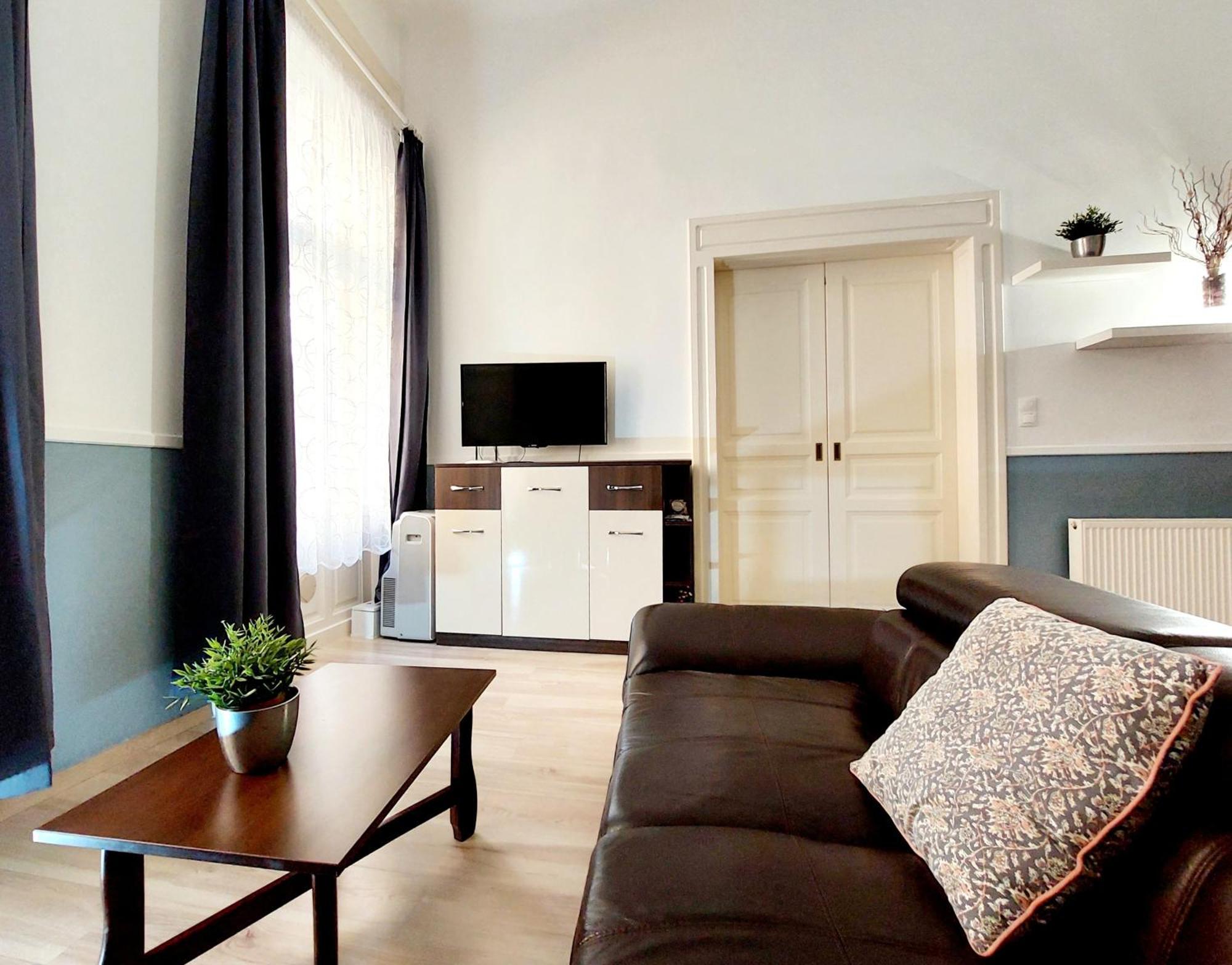 Eoetvoes Apartman Budapest Bagian luar foto